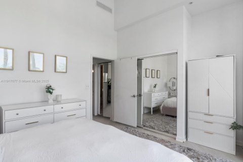 Condominio en alquiler en Miami, Florida, 1 dormitorio, 92.9 m2 № 1972318 - foto 23