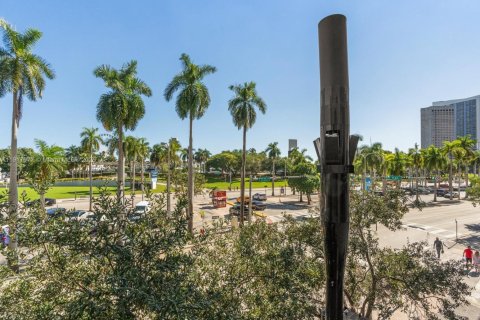 Condominio en alquiler en Miami, Florida, 1 dormitorio, 92.9 m2 № 1972318 - foto 25