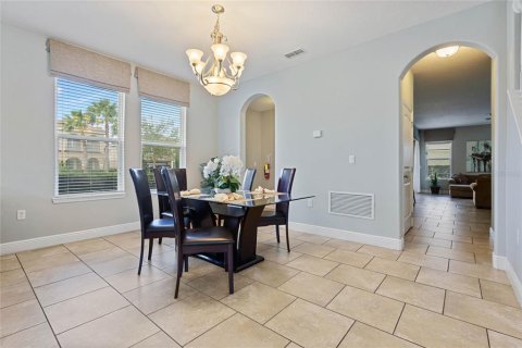 House in Davenport, Florida 7 bedrooms, 331.48 sq.m. № 1430252 - photo 8