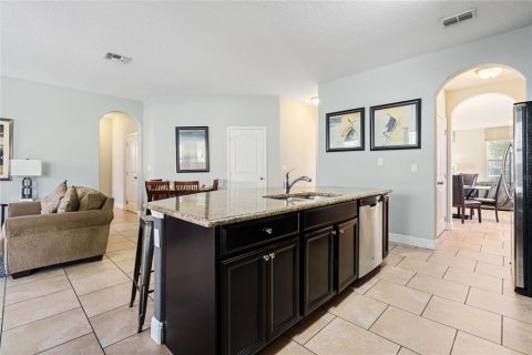 House in Davenport, Florida 7 bedrooms, 331.48 sq.m. № 1430252 - photo 12