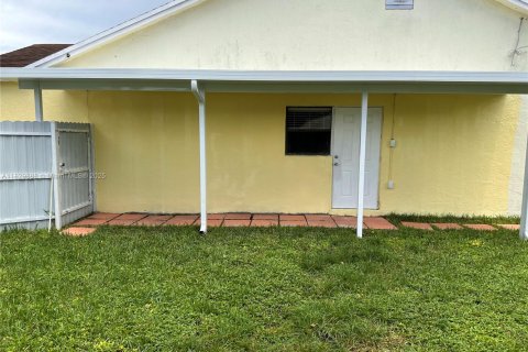 Commercial property in Miami, Florida 1 bedroom, 131.36 sq.m. № 1809525 - photo 11