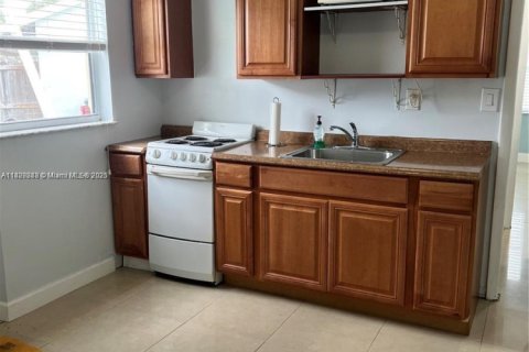 Commercial property in Miami, Florida 1 bedroom, 131.36 sq.m. № 1809525 - photo 2