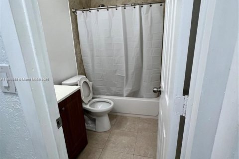 Commercial property in Miami, Florida 1 bedroom, 131.36 sq.m. № 1809525 - photo 5