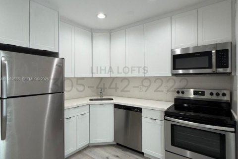 Apartamento en alquiler en Miami, Florida, 2 dormitorios, 74.32 m2 № 2023808 - foto 3