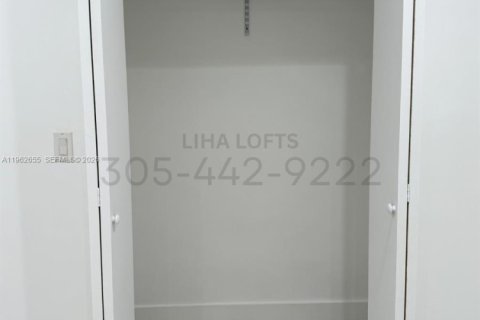 Apartamento en alquiler en Miami, Florida, 2 dormitorios, 74.32 m2 № 2023808 - foto 9