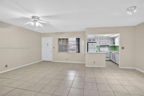 Copropriété à vendre à Hollywood, Floride: 2 chambres, 100.15 m2 № 1970346 - photo 7