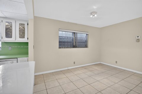 Copropriété à vendre à Hollywood, Floride: 2 chambres, 100.15 m2 № 1970346 - photo 13