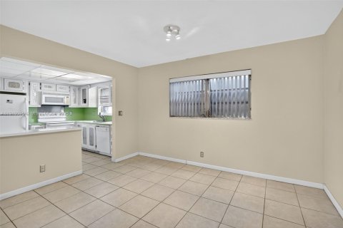 Copropriété à vendre à Hollywood, Floride: 2 chambres, 100.15 m2 № 1970346 - photo 12