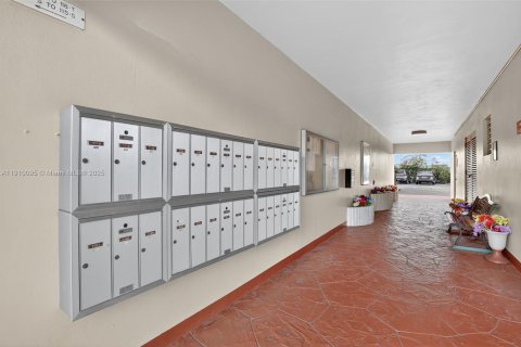 Copropriété à vendre à Hollywood, Floride: 2 chambres, 100.15 m2 № 1970346 - photo 28