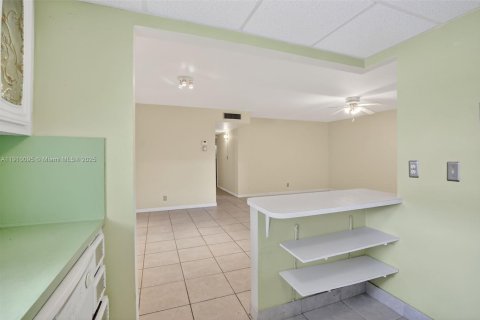 Copropriété à vendre à Hollywood, Floride: 2 chambres, 100.15 m2 № 1970346 - photo 11
