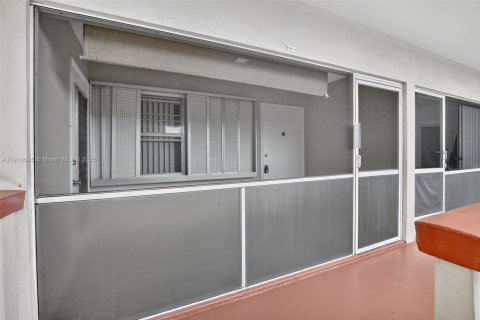 Copropriété à vendre à Hollywood, Floride: 2 chambres, 100.15 m2 № 1970346 - photo 4