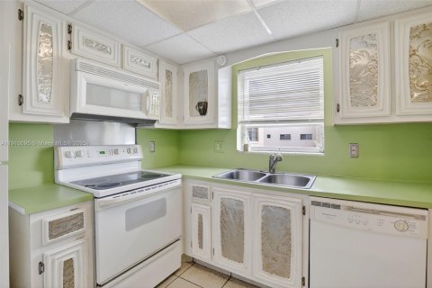 Copropriété à vendre à Hollywood, Floride: 2 chambres, 100.15 m2 № 1970346 - photo 9