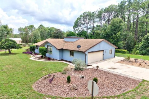 House in Dunnellon, Florida 3 bedrooms, 195.47 sq.m. № 2196309