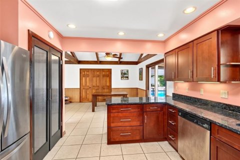 House in Dunnellon, Florida 3 bedrooms, 195.47 sq.m. № 2196309 - photo 22