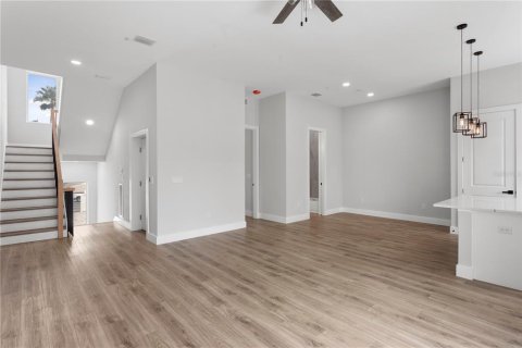 Adosado en venta en Treasure Island, Florida, 5 dormitorios, 244.7 m2 № 1822863 - foto 12