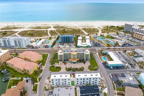 Adosado en venta en Treasure Island, Florida, 5 dormitorios, 244.7 m2 № 1822863 - foto 5