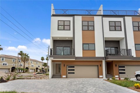 Adosado en venta en Treasure Island, Florida, 5 dormitorios, 244.7 m2 № 1822863 - foto 6