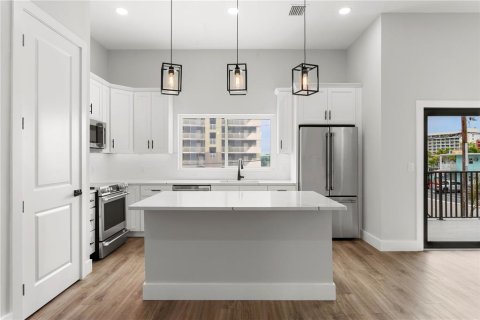 Adosado en venta en Treasure Island, Florida, 5 dormitorios, 244.7 m2 № 1822863 - foto 15