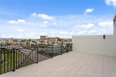 Adosado en venta en Treasure Island, Florida, 5 dormitorios, 244.7 m2 № 1822863 - foto 3