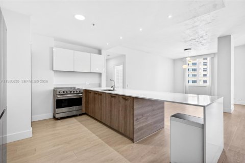 Снять в аренду кондоминиум в Майами, Флорида 3 спальни, 200.95м2, № 2050766 - фото 7