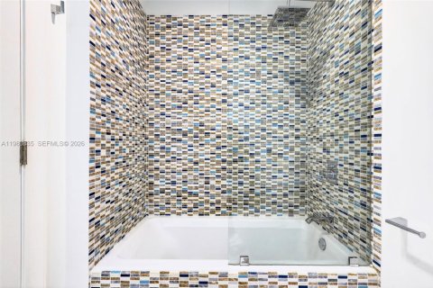 Снять в аренду кондоминиум в Майами, Флорида 3 спальни, 200.95м2, № 2050766 - фото 22