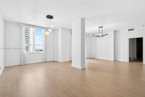 Снять в аренду кондоминиум в Майами, Флорида 3 спальни, 200.95м2, № 2050766 - фото 5