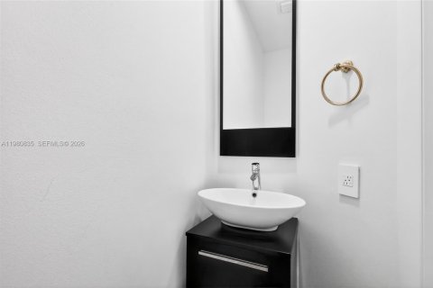 Снять в аренду кондоминиум в Майами, Флорида 3 спальни, 200.95м2, № 2050766 - фото 23