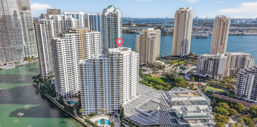 Кондоминиум с 3 спальнями в Майами, Флорида № 2050766