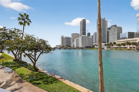 Снять в аренду кондоминиум в Майами, Флорида 3 спальни, 200.95м2, № 2050766 - фото 27