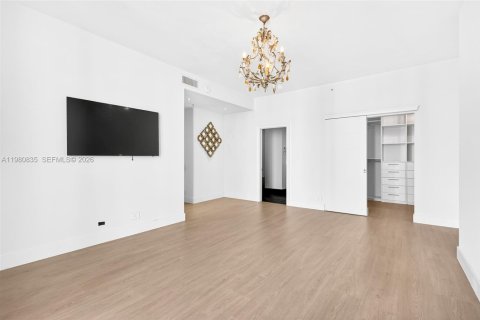 Снять в аренду кондоминиум в Майами, Флорида 3 спальни, 200.95м2, № 2050766 - фото 10