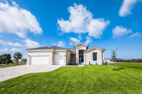 House in Punta Gorda, Florida 4 bedrooms, 218.41 sq.m. № 1609195 - photo 1