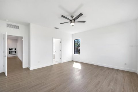 House in Punta Gorda, Florida 4 bedrooms, 218.41 sq.m. № 1609195 - photo 10