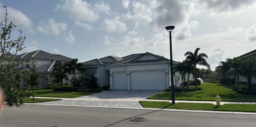 House in Palm Beach Gardens, Florida 3 bedrooms, 236.34 sq.m. № 1809433