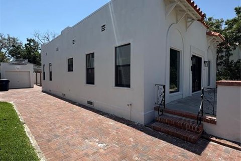 Casa en alquiler en Tampa, Florida, 3 dormitorios, 143.07 m2 № 2111683 - foto 2