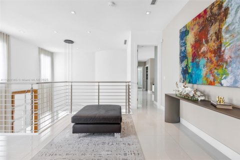 Casa en venta en Doral, Florida, 5 dormitorios, 328.6 m2 № 1956332 - foto 12