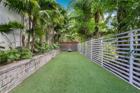 House in Miami, Florida 5 bedrooms, 412.67 sq.m. № 2040166 - photo 16