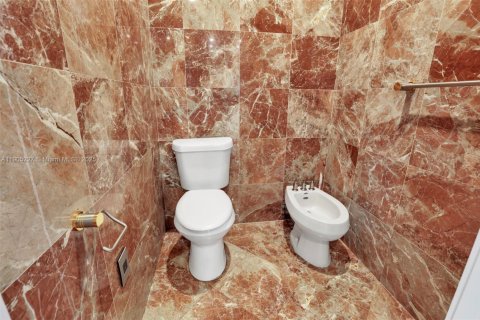 Casa en venta en Miami Lakes, Florida, 5 dormitorios, 331.57 m2 № 1956278 - foto 29