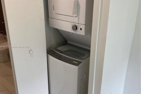 Appartement à louer à Miami, Floride: 2 chambres, 111.48 m2 № 1809196 - photo 16