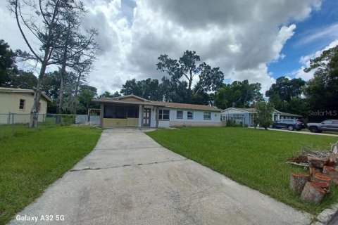 House in Orlando, Florida 3 bedrooms, 92.9 sq.m. № 2232372