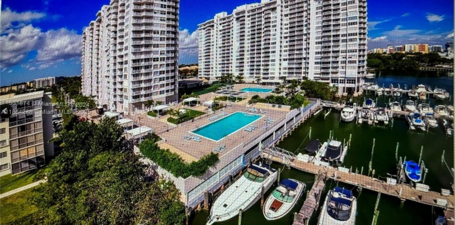 Кондоминиум с 2 спальнями в Авентура, Флорида № 1957372