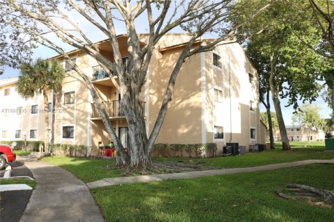 Apartment in Pembroke Pines, Florida 2 bedrooms, 94.39 sq.m. № 2076111 - photo 20