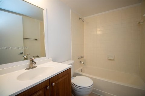 Apartment in Pembroke Pines, Florida 2 bedrooms, 94.39 sq.m. № 2076111 - photo 10