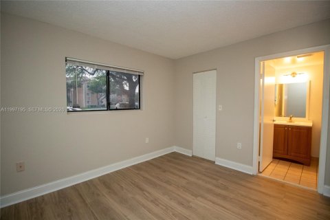 Apartment in Pembroke Pines, Florida 2 bedrooms, 94.39 sq.m. № 2076111 - photo 7
