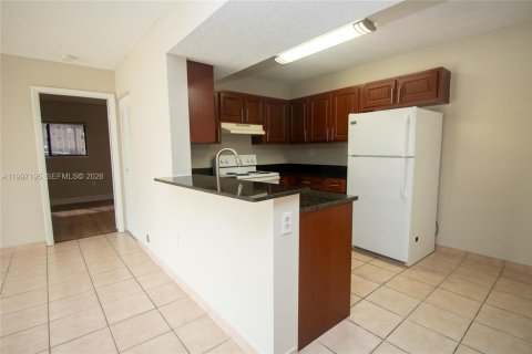 Apartment in Pembroke Pines, Florida 2 bedrooms, 94.39 sq.m. № 2076111 - photo 3