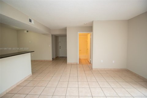 Apartment in Pembroke Pines, Florida 2 bedrooms, 94.39 sq.m. № 2076111 - photo 6