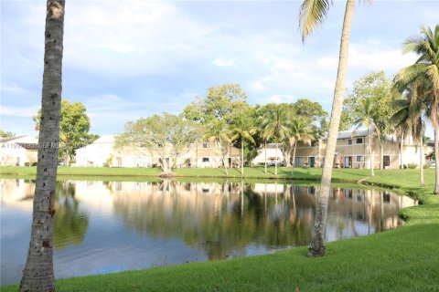 Apartment in Pembroke Pines, Florida 2 bedrooms, 94.39 sq.m. № 2076111 - photo 23