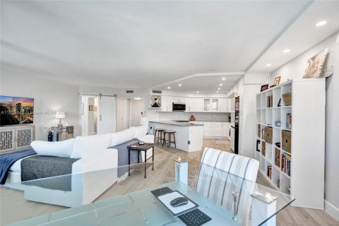 Copropriété à louer à Pompano Beach, Floride: 2 chambres, 152.73 m2 № 1939551 - photo 12