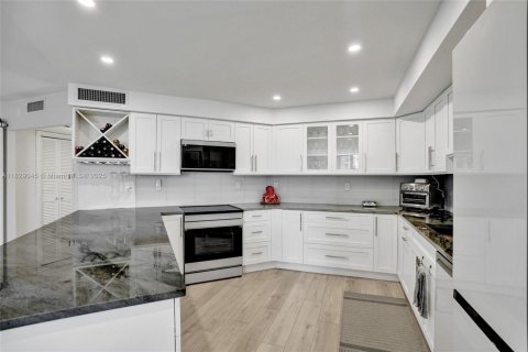 Copropriété à louer à Pompano Beach, Floride: 2 chambres, 152.73 m2 № 1939551 - photo 29