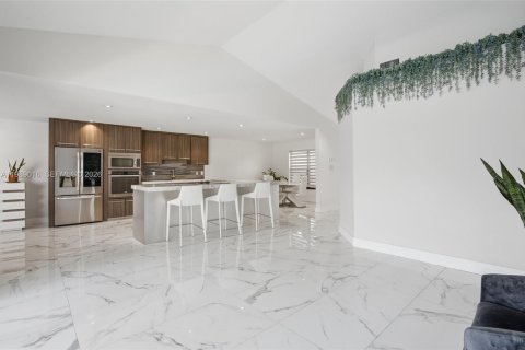 House in Sunrise, Florida 3 bedrooms, 167.87 sq.m. № 2062368 - photo 23