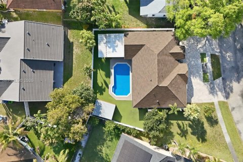 House in Sunrise, Florida 3 bedrooms, 167.87 sq.m. № 2062368 - photo 5